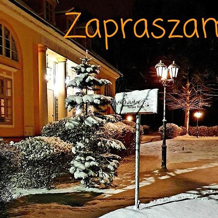 Palac Bazantarnia Pština Exteriér fotografie