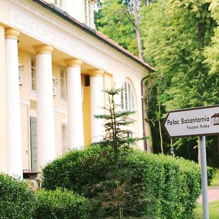Palac Bazantarnia Pština Exteriér fotografie